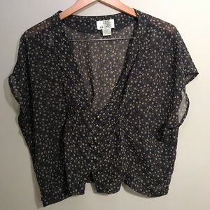 BOGO🥑 Floral chiffon gold button flutter sleeve